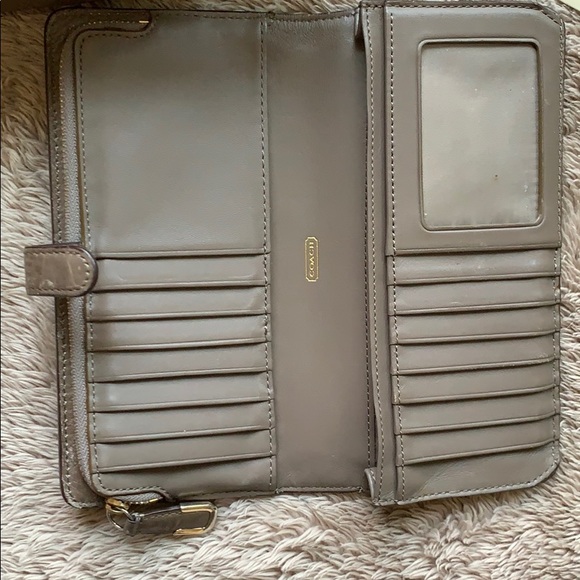 Leather Coach Crossbody Large Purse & Wallet - Picture 12 of 16